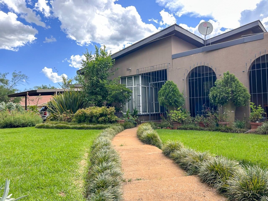 4 Bedroom Property for Sale in Baillie Park North West